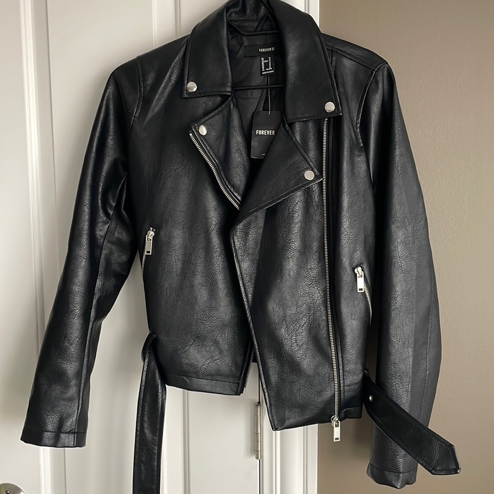 BLACK LEATHER JACKET